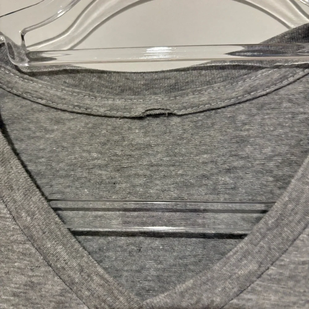 Taylor Swift Karma is a Cat Graphic‎ v neck t-shirt grey size Small